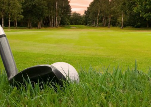 Ceca Magán participa en el torneo benéfico Golf & Law