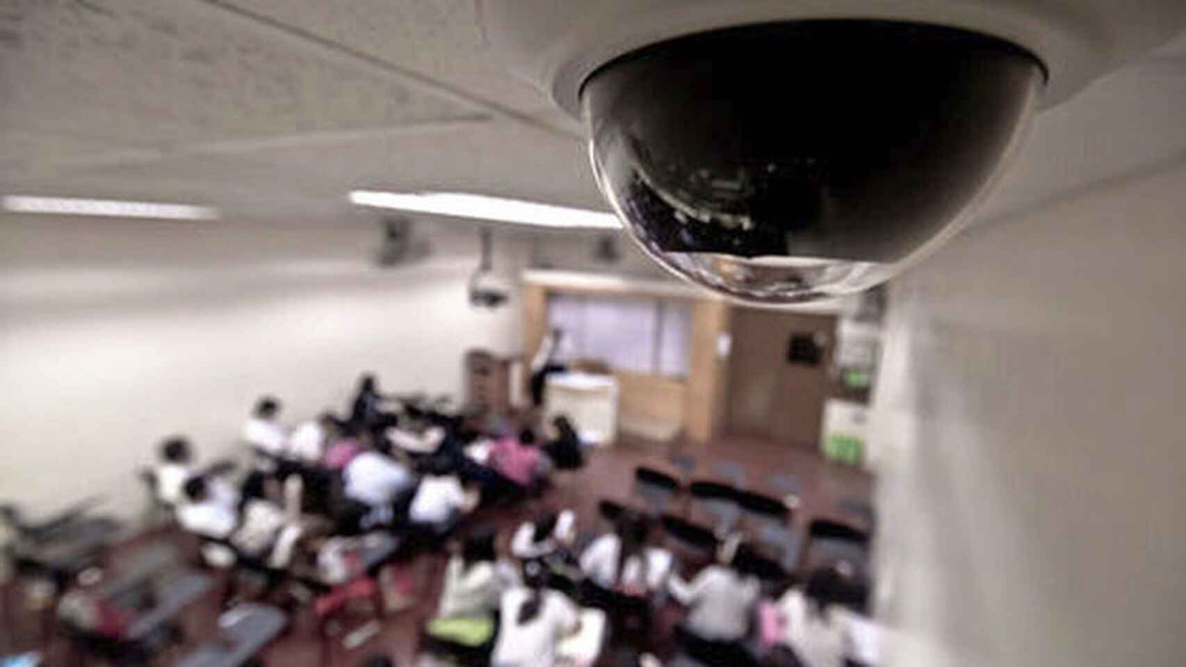 Las polémicas 6.100 cámaras que instalará Madrid en clase: ¿Pueden negarse los profesores?