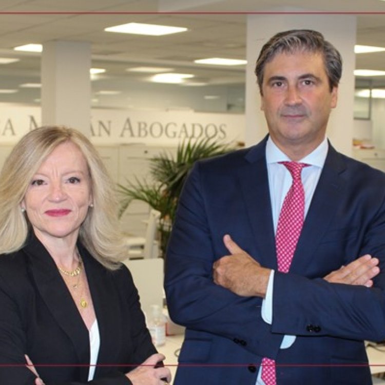 Abogados expertos en sector asegurador María Hidalgo y Juan Francisco Gutiérrez